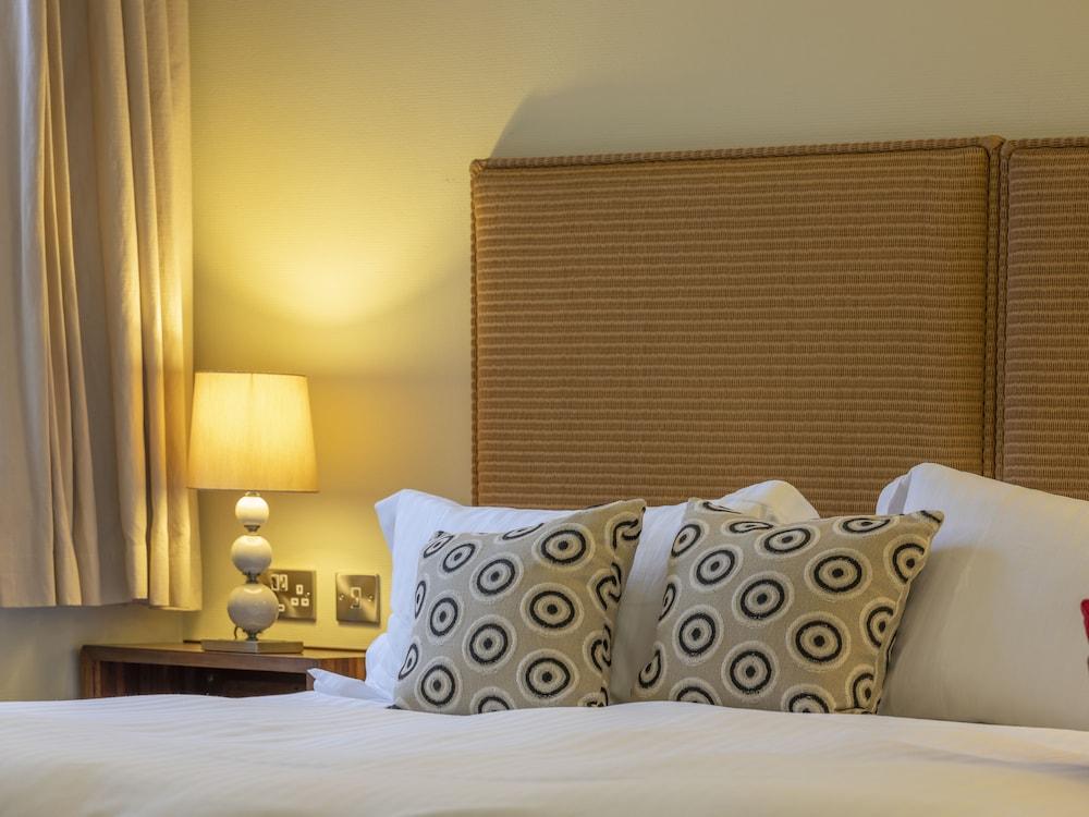 The Headland And Hotel Newquay (Cornwall)